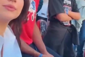 风情万种😍 霍福德老婆昔日跟孩子交流，美人哦！